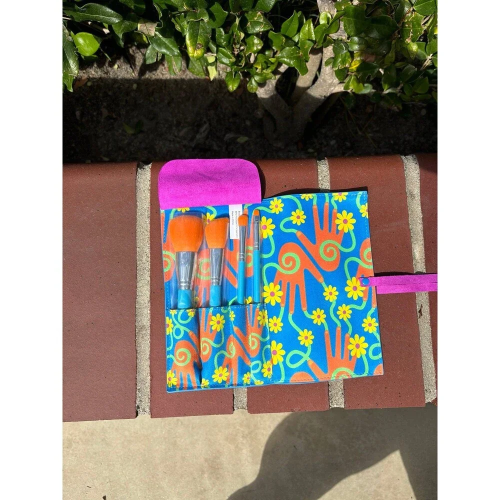 Yinka Ilori makeup brushes set of 4 plus case - Picture 2 of 3